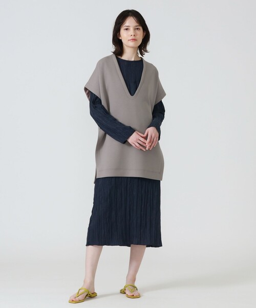 LOVELESS(ラブレス)の「ディープVネック オーバーサイズベスト(ベスト・レディース・ブラック/グレー系その他2/ベージュ系その他・36)」の9枚目の写真