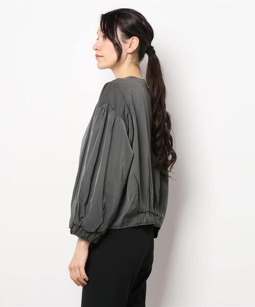 Te chichi(テチチ)の「ボリュームスリーブブルゾン(ブルゾン・レディース・ベージュ/オフホワイト/チャコール・フリ-)」の4枚目の写真