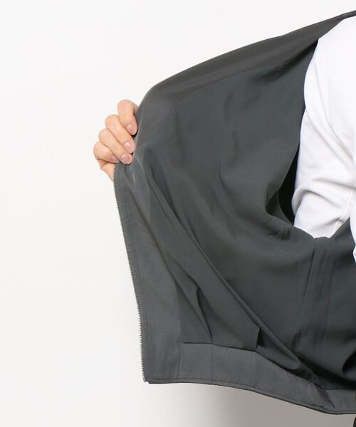 Te chichi(テチチ)の「ボリュームスリーブブルゾン(ブルゾン・レディース・ベージュ/オフホワイト/チャコール・フリ-)」の6枚目の写真