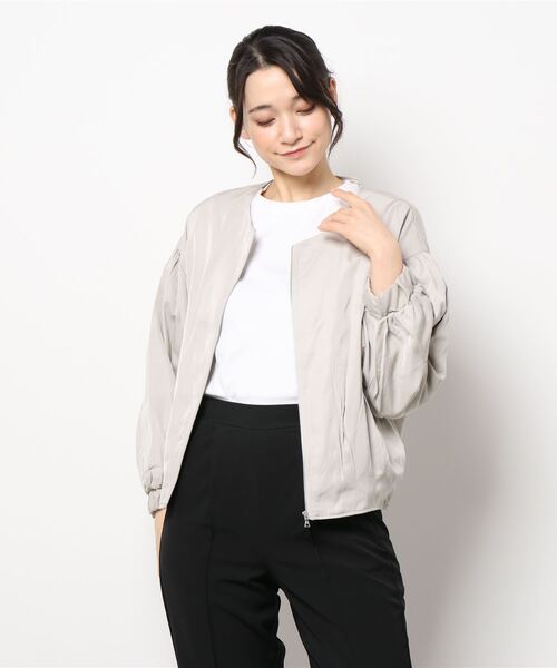 Te chichi(テチチ)の「ボリュームスリーブブルゾン(ブルゾン・レディース・ベージュ/オフホワイト/チャコール・フリ-)」の7枚目の写真