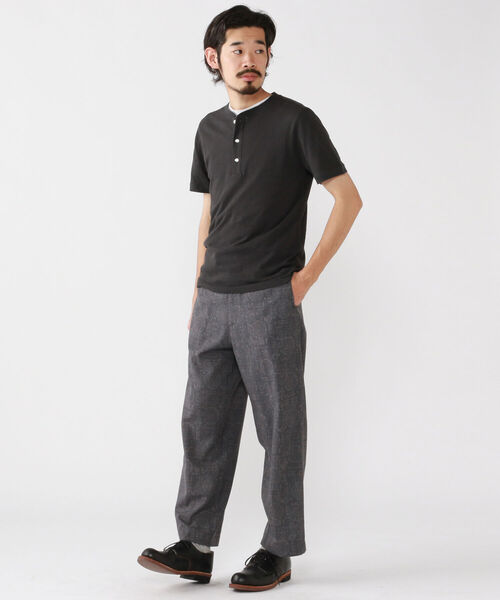 BEAMS PLUS（ビームスプラス）の「BEAMS PLUS / リネン コットン ヘンリーネック Tシャツ（Tシャツ/カットソー・メンズ・チャコールグレー/オフホワイト/ネイビー/サックスブルー・X-LARGE/SMALL/LARGE/MEDIUM）」の7枚目の写真