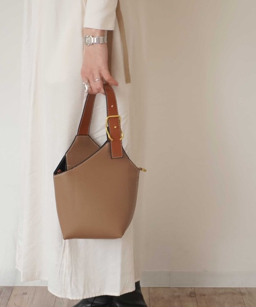 ammy.（エイミードット）の「【 ammy. / エイミードット 】 2way ワンベルト バケツ型 ショルダーバッグ / ハンドバッグ（ハンドバッグ・レディース・ホワイト/ブラック/ブラウン/モカ/キャメル/ベージュ/アイボリー・FREE）」の16枚目の写真