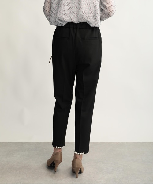 【美品】TO BE CHIC　ネイビー 裾パールリボン パンツ　大きいサイズ 裾パールテーパードパンツ 華奢魅せ 9分丈 高見えすっきり