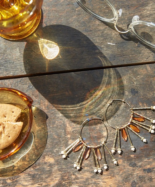 Andemiu（アンデミュウ）の「【中野綾香さんコラボ】チャームフープピアス299108（ピアス（両耳用）・レディース・ブラウン/オレンジ・FREE）」の2枚目の写真