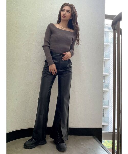 GYDA(ジェイダ)の「フロントスリットフェイクレザーパンツ(その他パンツ・レディース・アイボリー/ブラック・SMALL/MEDIUM)」の8枚目の写真