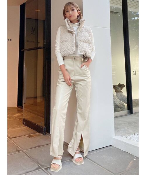 GYDA(ジェイダ)の「フロントスリットフェイクレザーパンツ(その他パンツ・レディース・アイボリー/ブラック・SMALL/MEDIUM)」の14枚目の写真