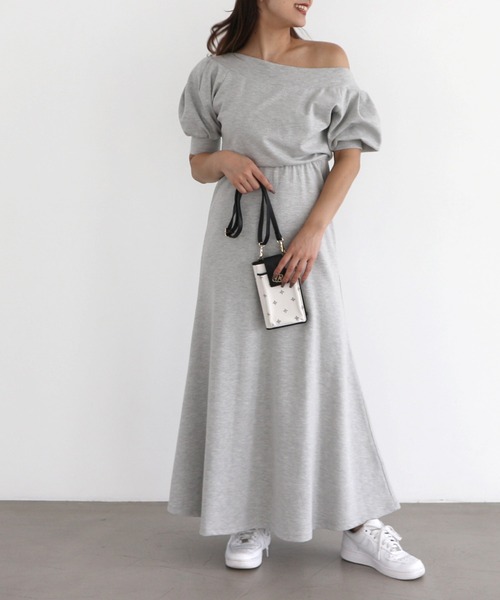 ロイヤルパーティー新品未使用タグ付き♡大人気ワンピース新作♡グレーミニアムサイズ ROYAL PARTY（ロイヤルパーティー）の「【ZOZO限定】カットオフショル