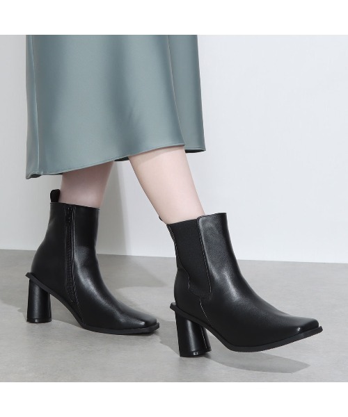 Mafmof（マフモフ）の「Mafmof(マフモフ)変形ヒールサイドゴアショートブーツ（ブーツ・レディース・ブラック/ブラック系その他/ホワイト・M/L/LL/S）」の3枚目の写真