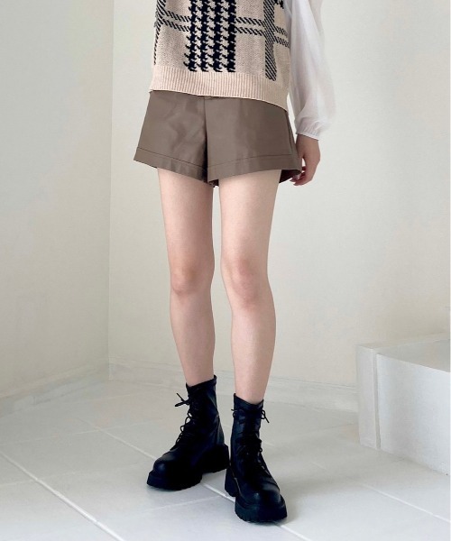 titty＆Co. PETIT（ティティアンドコープティ）の「【titty&Co.PETIT】フェイクレザーショーパン（その他パンツ・レディース・ブラック/モカ・SMALL/MEDIUM）」の2枚目の写真