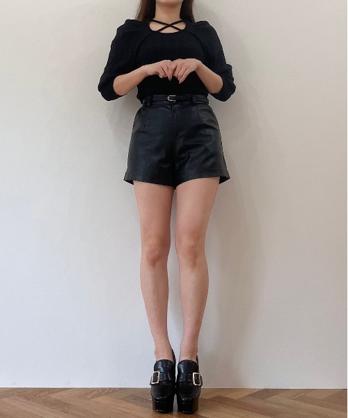 titty＆Co. PETIT（ティティアンドコープティ）の「【titty&Co.PETIT】フェイクレザーショーパン（その他パンツ・レディース・ブラック/モカ・SMALL/MEDIUM）」の4枚目の写真