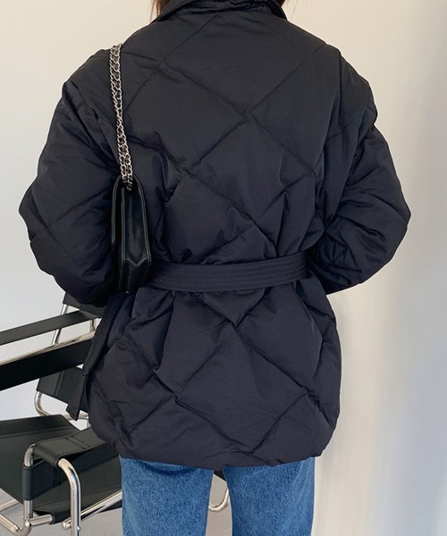 DAY CLOSET（デイ クローゼット）の「レディース キルティングフェイクダウンジャケット+腰紐 2点セット（ダウンジャケット/コート・レディース・ホワイト/ブラック/モカ・ONE SIZE）」の8枚目の写真