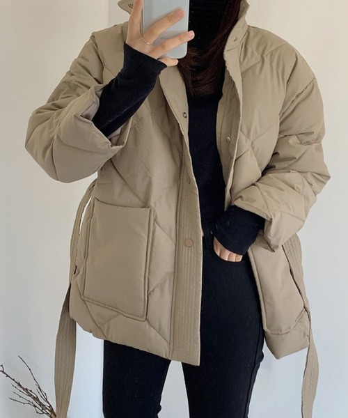 DAY CLOSET（デイ クローゼット）の「レディース キルティングフェイクダウンジャケット+腰紐 2点セット（ダウンジャケット/コート・レディース・ホワイト/ブラック/モカ・ONE SIZE）」の10枚目の写真