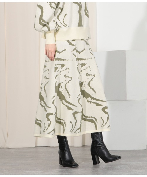 Settimissimo（セッティミッシモ）の「マーブルジャガードフレアニットスカート（スカート・レディース・オフホワイト/サックスブルー・FREE）」の3枚目の写真