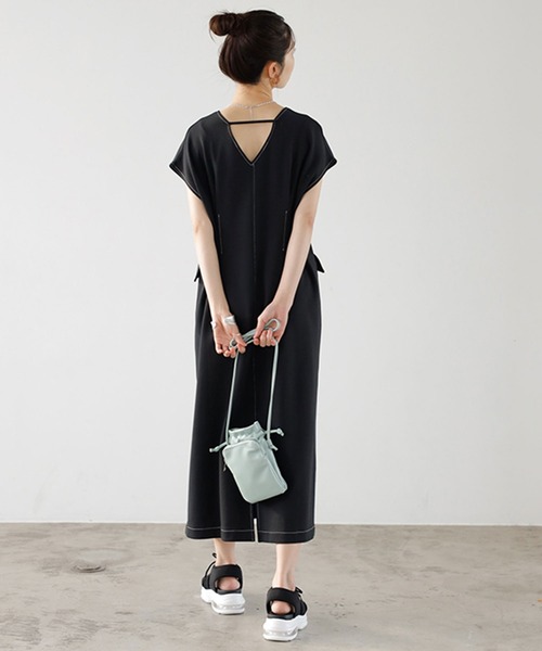 GeeRA(ジーラ)の「バイカラーステッチバックオープンワンピース(ワンピース・レディース・ブラック/ブルー/グレー・MEDIUM/LARGE)」の9枚目の写真