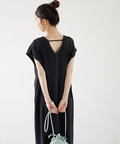 GeeRA(ジーラ)の「バイカラーステッチバックオープンワンピース(ワンピース・レディース・ブラック/ブルー/グレー・MEDIUM/LARGE)」の5枚目の写真