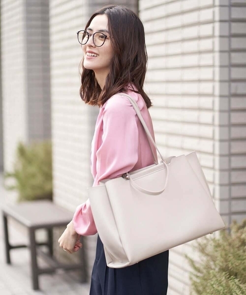 a.v.v(アーヴェヴェ)の「【通勤・通学におすすめ】A4収納/2WAYダブルハンドルトート(トートバッグ・レディース・ライトグレー/ブラック/モカ・38)」の10枚目の写真