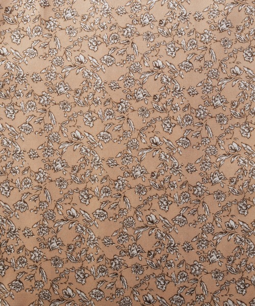 Viola e Viola（ヴィオラエヴィオラ）の「ゆるっときれいなスキッパーフレアー袖ブラウス（シャツ/ブラウス・レディース・ブルー/ベージュ系その他/イエロー/オレンジ系その他/ブラック系その他/オフホワイト/グリーン/ブラック/コバルトブルー/オレンジ・LARGE/MEDIUM/XX-LARGE/X-LARGE）」の22枚目の写真