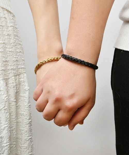 Coo+i（クーイ）の「編み込みデザインバングル（バングル/リストバンド・レディース・ブラック/シルバー/ゴールド・FREE）」の7枚目の写真