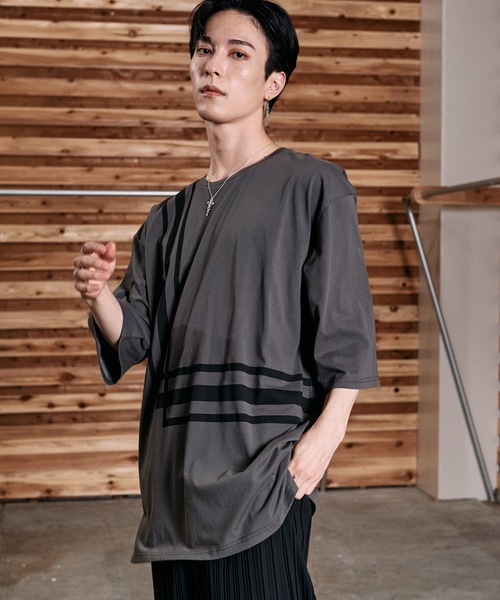 NO ID.（ノーアイディ）の「ジオメトリックプリント7分袖BIG-T（Tシャツ/カットソー・メンズ・グレー/ブラック/ホワイト・ONE SIZE）」の14枚目の写真
