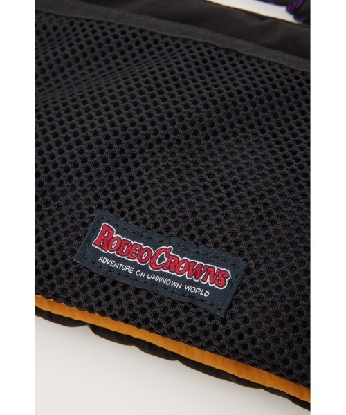 RODEO CROWNS WIDE BOWL（ロデオクラウンズワイドボウル）の「NYLON COLOR MULTI サコッシュ（ボディバッグ/ウエストポーチ・レディース・ブラック/ホワイト/オレンジ・FREE）」の13枚目の写真