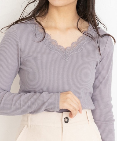 ad thie(アドティエ)の「Vネック レース テレコ ロングTシャツ(Tシャツ/カットソー・レディース・ピンクベージュ/ブラック/オフホワイト/ベージュ/ラベンダー/モカ・MEDIUM/LARGE)」の5枚目の写真
