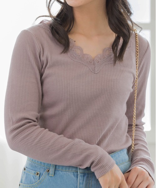 ad thie(アドティエ)の「Vネック レース テレコ ロングTシャツ(Tシャツ/カットソー・レディース・ピンクベージュ/ブラック/オフホワイト/ベージュ/ラベンダー/モカ・MEDIUM/LARGE)」の6枚目の写真
