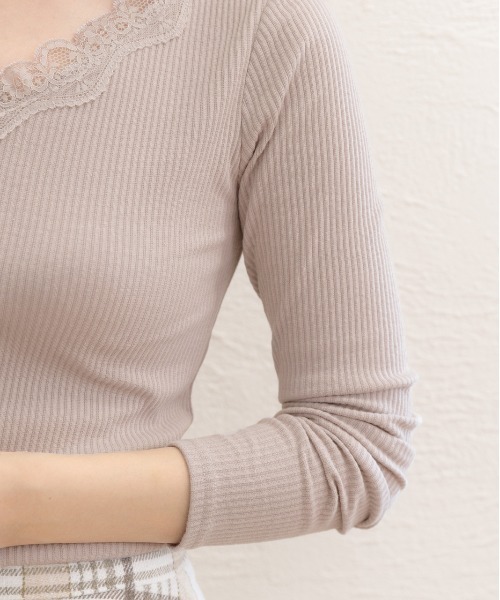 ad thie(アドティエ)の「Vネック レース テレコ ロングTシャツ(Tシャツ/カットソー・レディース・ピンクベージュ/ブラック/オフホワイト/ベージュ/ラベンダー/モカ・MEDIUM/LARGE)」の20枚目の写真