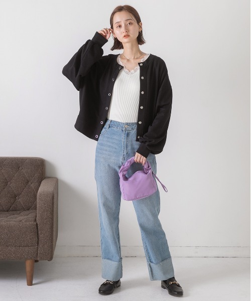ad thie(アドティエ)の「Vネック レース テレコ ロングTシャツ(Tシャツ/カットソー・レディース・ピンクベージュ/ブラック/オフホワイト/ベージュ/ラベンダー/モカ・MEDIUM/LARGE)」の7枚目の写真