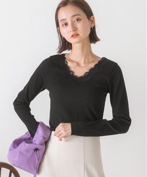 ad thie(アドティエ)の「Vネック レース テレコ ロングTシャツ(Tシャツ/カットソー・レディース・ピンクベージュ/ブラック/オフホワイト/ベージュ/ラベンダー/モカ・MEDIUM/LARGE)」の11枚目の写真