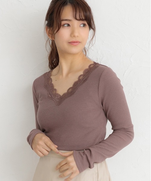 ad thie(アドティエ)の「Vネック レース テレコ ロングTシャツ(Tシャツ/カットソー・レディース・ピンクベージュ/ブラック/オフホワイト/ベージュ/ラベンダー/モカ・MEDIUM/LARGE)」の13枚目の写真