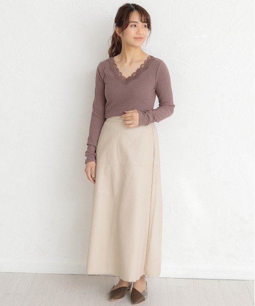 ad thie(アドティエ)の「Vネック レース テレコ ロングTシャツ(Tシャツ/カットソー・レディース・ピンクベージュ/ブラック/オフホワイト/ベージュ/ラベンダー/モカ・MEDIUM/LARGE)」の15枚目の写真