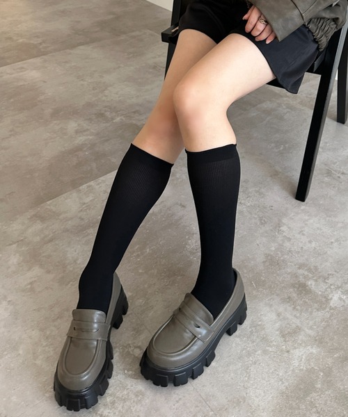 apres jour mignon(アプレジュールミニョン)の「厚底ローファー【ZOZOTOWN限定アイテム】(ローファー・レディース・ブラウン系その他/ブラック・MEDIUM/SMALL/LARGE)」の2枚目の写真