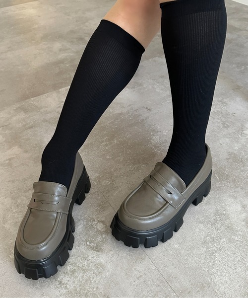 apres jour mignon(アプレジュールミニョン)の「厚底ローファー【ZOZOTOWN限定アイテム】(ローファー・レディース・ブラウン系その他/ブラック・MEDIUM/SMALL/LARGE)」の5枚目の写真