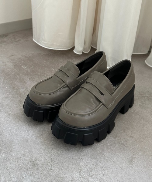 apres jour mignon(アプレジュールミニョン)の「厚底ローファー【ZOZOTOWN限定アイテム】(ローファー・レディース・ブラウン系その他/ブラック・MEDIUM/SMALL/LARGE)」の4枚目の写真