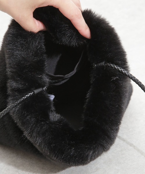 NANO universe(ナノユニバース)の「フェイクファーポシェット(ショルダーバッグ・レディース・グレー系その他4/ブラック・FREE)」の8枚目の写真