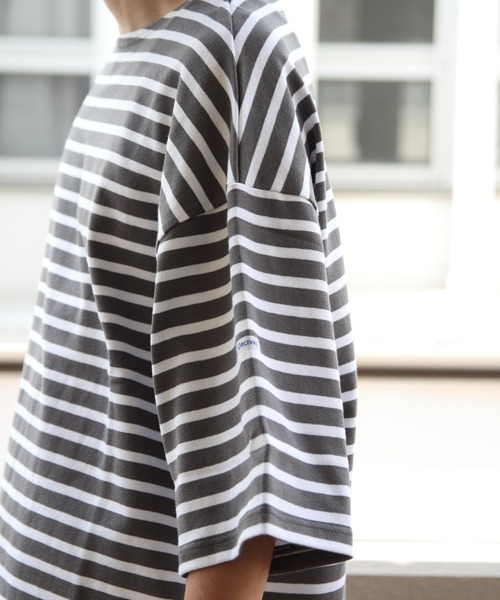 ORCIVAL(オーシバル)の「ORCIVAL/オーシバル コットンロード ワイドボディボートネックショートスリーブプルオーバー ボーダー WIDE BODY BOAT NECK SHORTSLEEVE PULLOVER BORDER B263(Tシャツ/カットソー・メンズ・グレー/ホワイト×ブラック・4/3)」の11枚目の写真