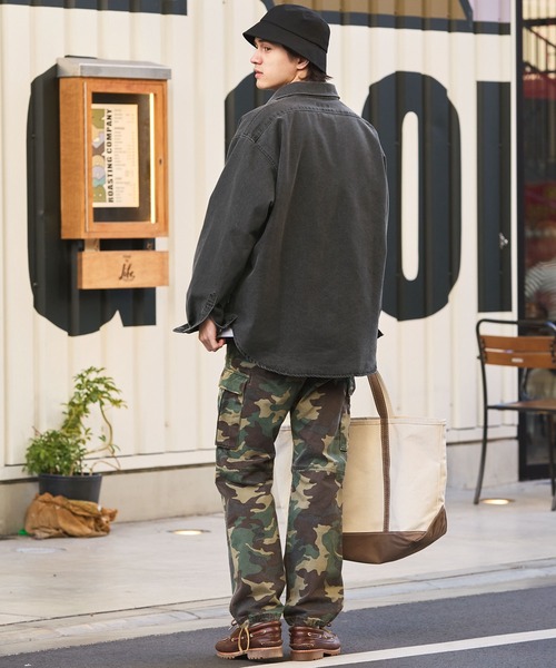 HECT（ヘクト）の「【HECT】Big Regular collar Logo L/S Denim Shirt / ビッグシルエットレギュラーカラーデニムシャツ（シャツ/ブラウス・メンズ・ダークインディゴブルー/グレー/インディゴブルー/ブラック・L/M/S）」の14枚目の写真