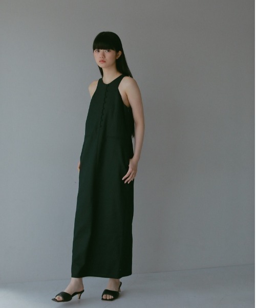 CASA FLINE（カーサフライン）の「デコルテカットノースリーブIライン