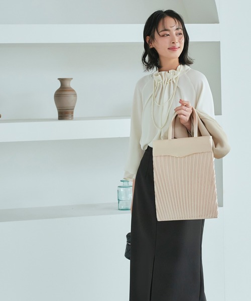 RUIRUE BOUTIQUE(ルイルエブティック)の「プリーツサテンパーティーサブバッグ(エコバッグ/サブバッグ・レディース・ベージュ/グレー/ブラック・FREE)」の5枚目の写真