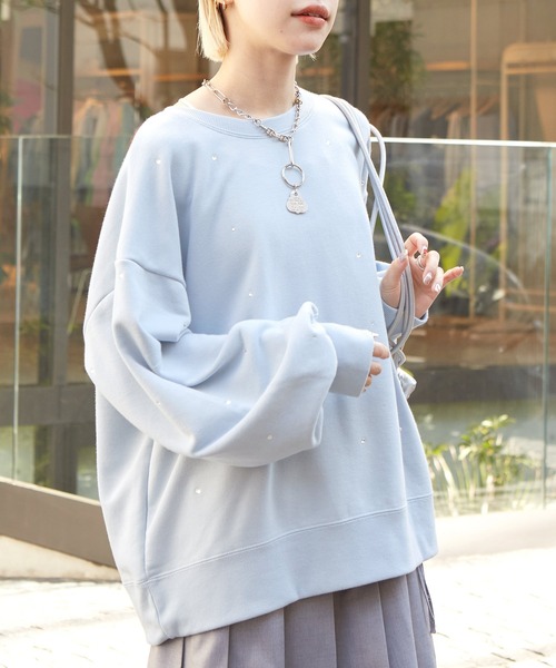 w closet（ダブルクローゼット）の「ラインストーントレーナー