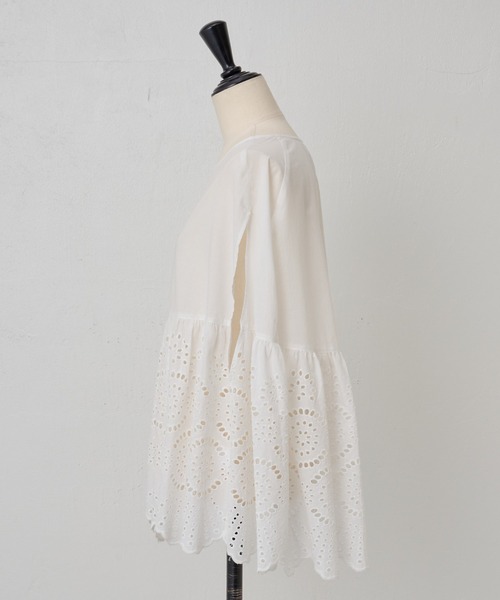 新品未使用 24SS BEARDSLEY レースポンチョブラウス 刺繍 白 F 新品未使用 24SS BEARDSLEY レースポンチョブラウス 刺繍 白 F