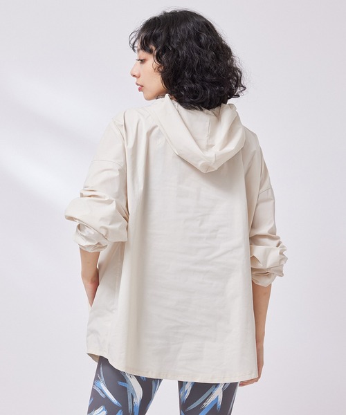 NERGY(ナージー)の「【水陸両用&吸水速乾&UV】ラッシュガードフーディ(パーカー・レディース・ブラック/キナリ/グリーン系その他3・FREE)」の11枚目の写真