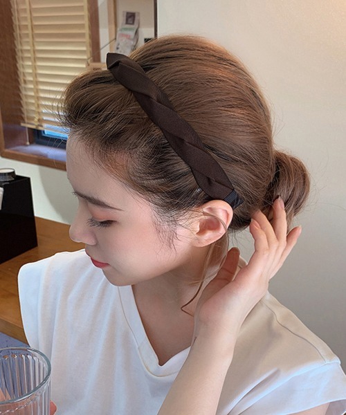 Miniministore（ミニミニストア）の「カチューシャ ツイスト ヘアアクセサリー（カチューシャ・レディース・ベージュ/ブラウン/ダークブラウン/ブラック/オレンジ・FREE）」の3枚目の写真
