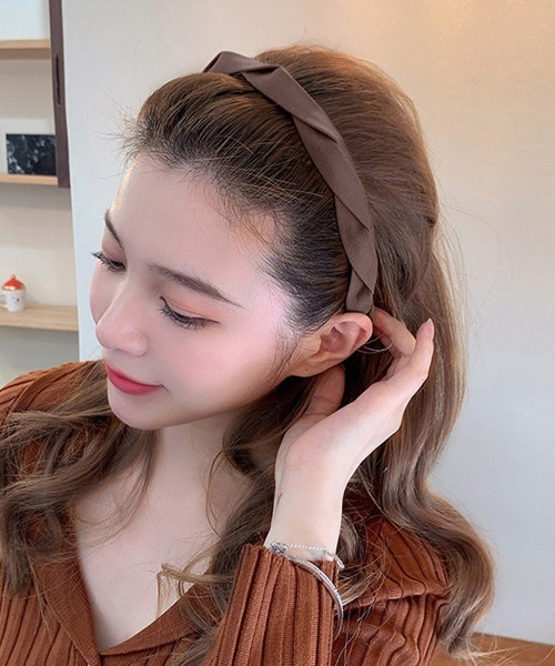 Miniministore（ミニミニストア）の「カチューシャ ツイスト ヘアアクセサリー（カチューシャ・レディース・ベージュ/ブラウン/ダークブラウン/ブラック/オレンジ・FREE）」の4枚目の写真