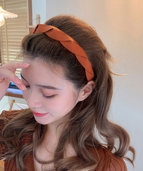 Miniministore（ミニミニストア）の「カチューシャ ツイスト ヘアアクセサリー（カチューシャ・レディース・ベージュ/ブラウン/ダークブラウン/ブラック/オレンジ・FREE）」の5枚目の写真