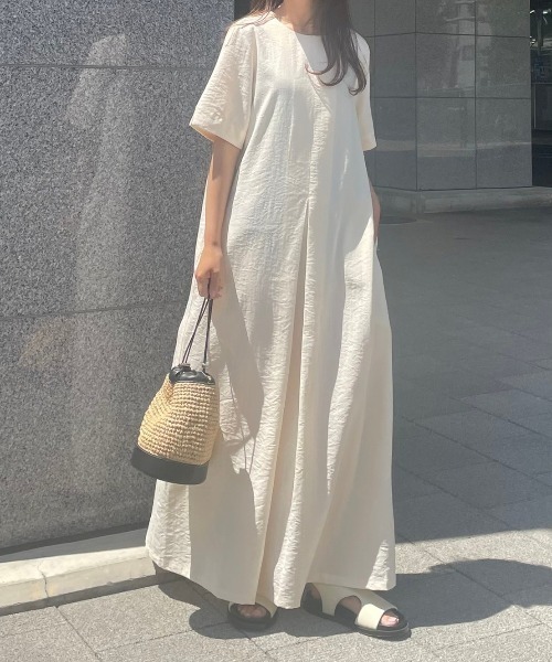 y/m(イム)の「リネンタッチフロントタックマキシワンピース(ワンピース・レディース・ベージュ/アイボリー/ブラック・FREE)」の2枚目の写真