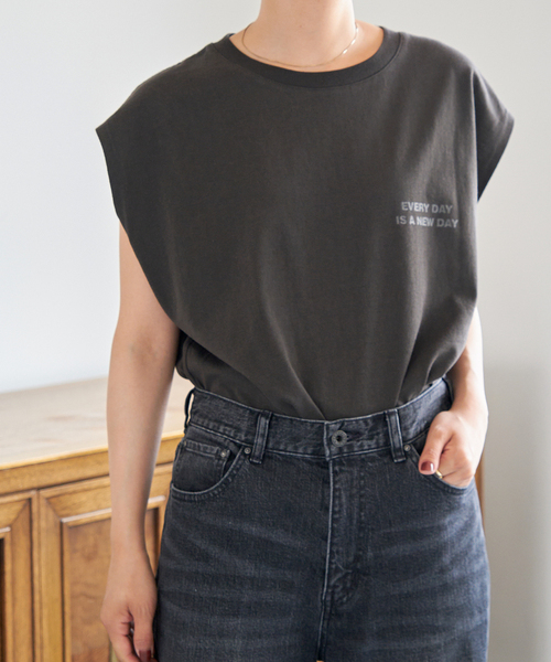 Spick & Span（スピックアンドスパン）の「ラメ ロゴ プリントフレンチT（Tシャツ/カットソー・レディース・チャコールグレー/ホワイト・FREE）」の10枚目の写真