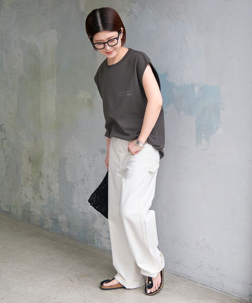 Spick & Span（スピックアンドスパン）の「ラメ ロゴ プリントフレンチT（Tシャツ/カットソー・レディース・チャコールグレー/ホワイト・FREE）」の21枚目の写真