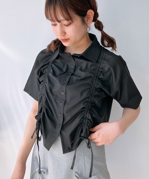 AS KNOW AS plus（アズノゥアズプラス）の「◎ダブル シャーリングリボン半袖シャツ（シャツ/ブラウス・レディース・ブラック/オフホワイト/ブルー/ブルー系その他・FREE）」の2枚目の写真