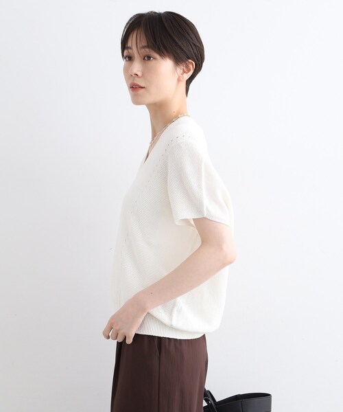 INDIVI（インディヴィ）の「◆【洗える／サマーニット】無縫製ペーパーヤーンアシメ編地ニット（ニット/セーター・レディース・ブルー/ブラック/ホワイト/ライトグレー/マスタード・05/13/15 /19/38/34）」の7枚目の写真